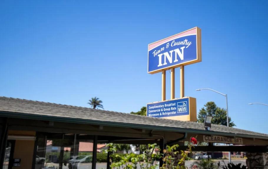 Town And Country Inn Santa Maria  Bagian luar foto