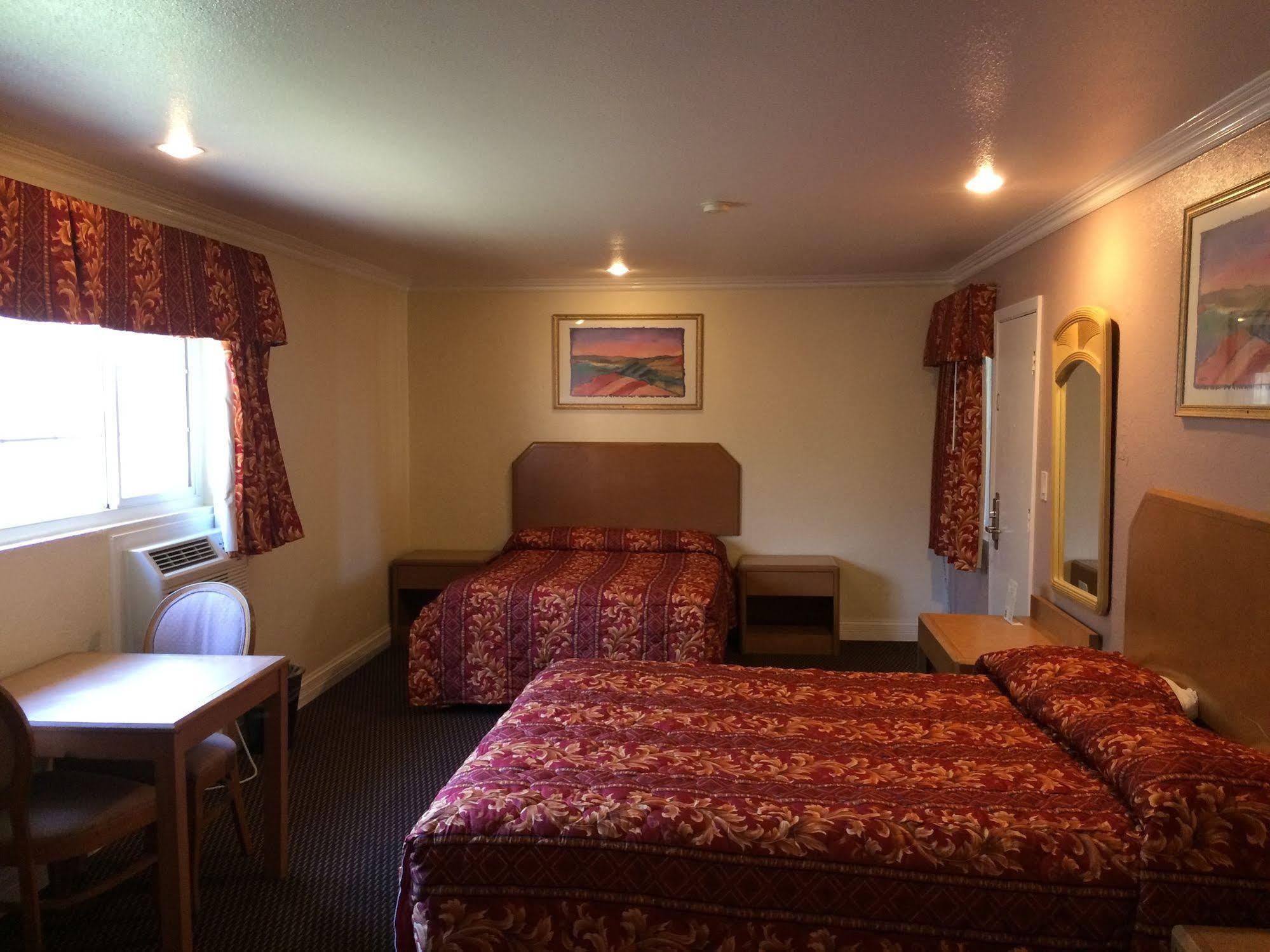 Town And Country Inn Santa Maria  Bagian luar foto