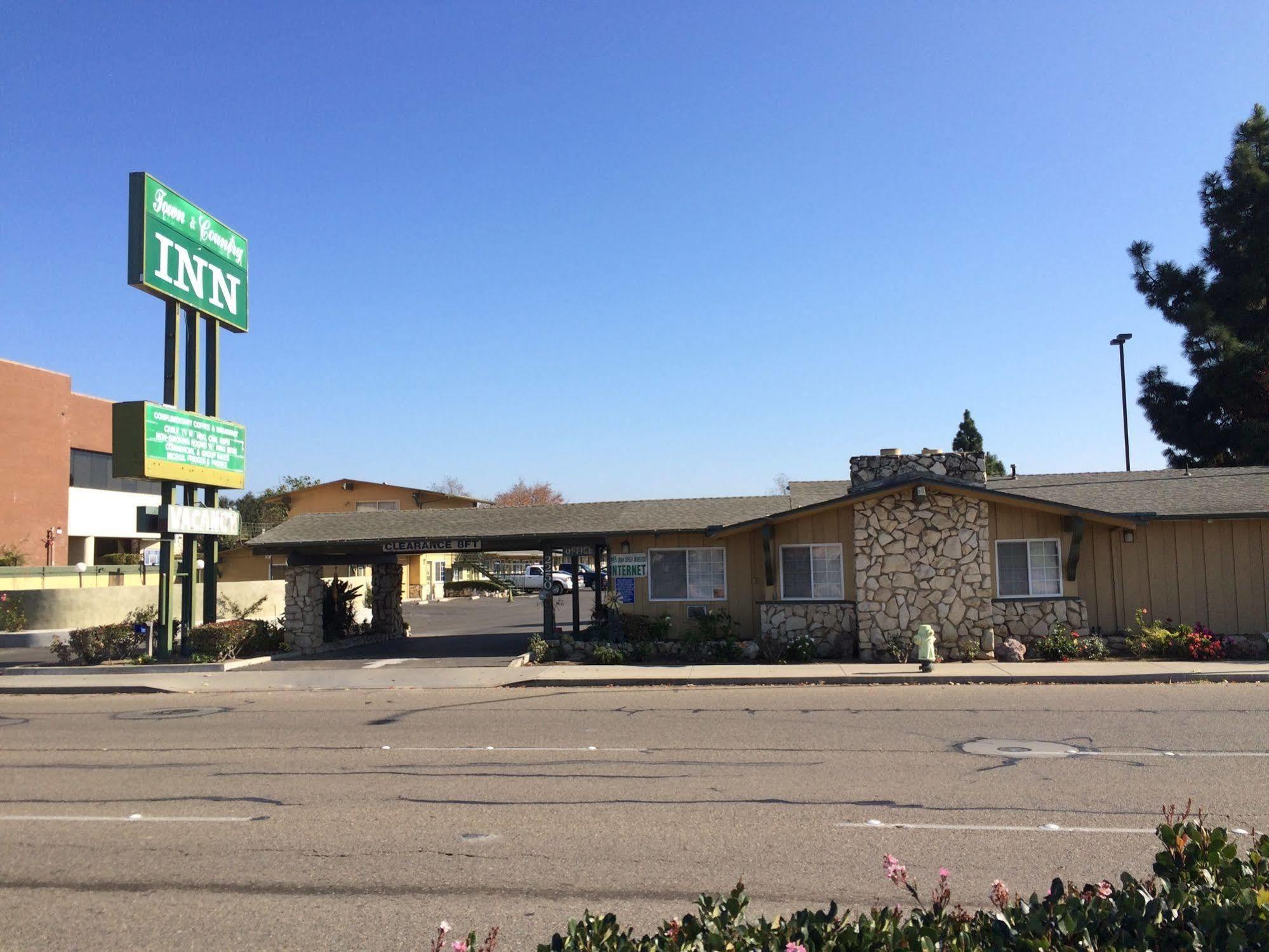 Town And Country Inn Santa Maria  Bagian luar foto