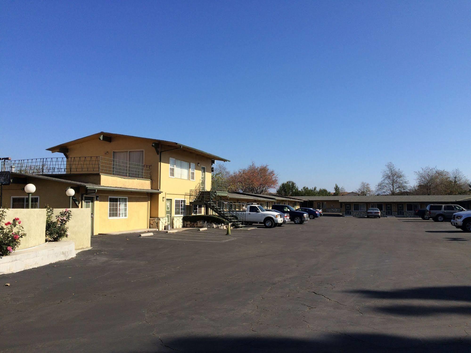 Town And Country Inn Santa Maria  Bagian luar foto