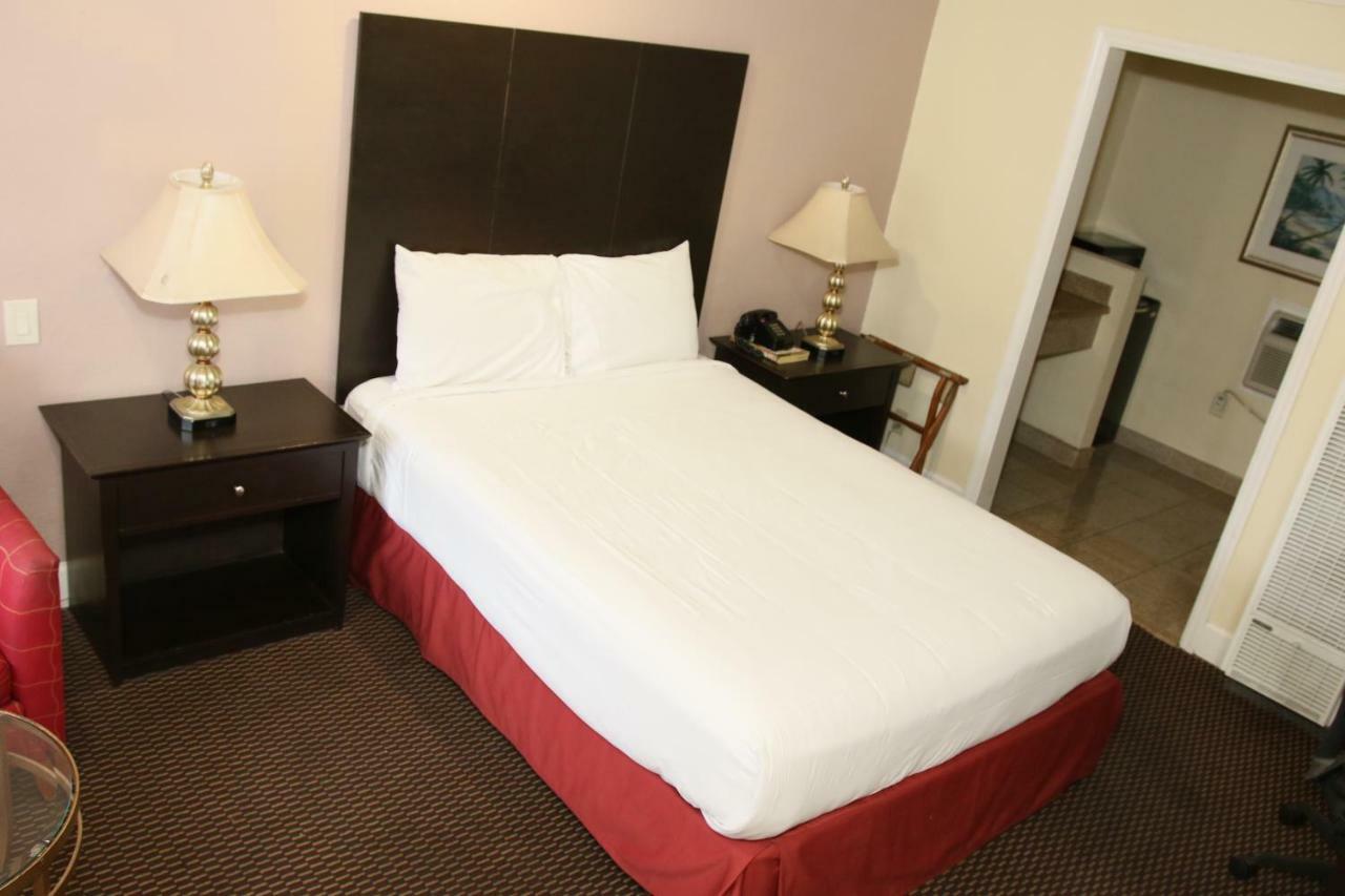 Town And Country Inn Santa Maria  Bagian luar foto