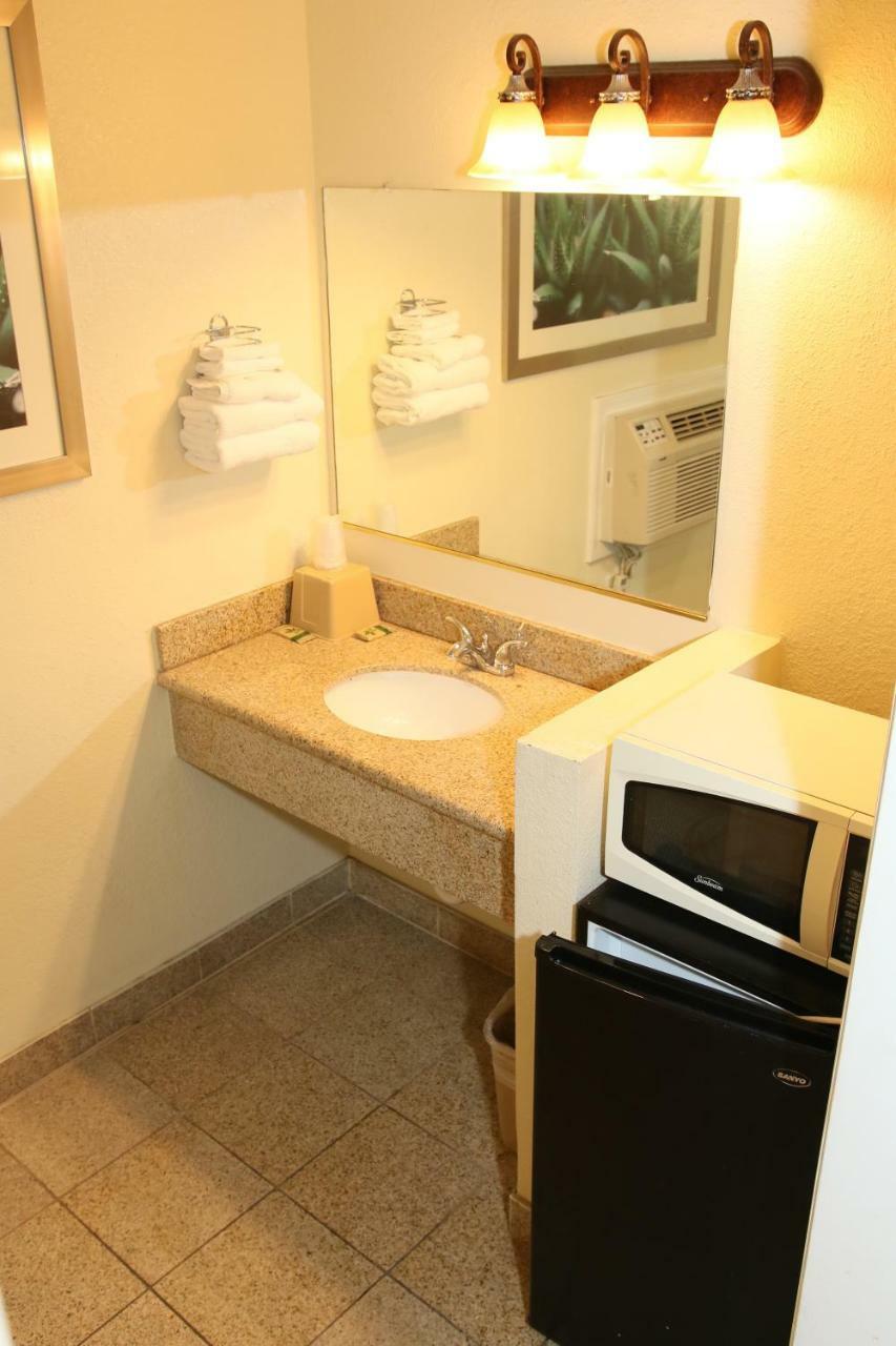 Town And Country Inn Santa Maria  Bagian luar foto