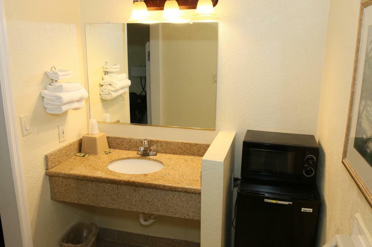 Town And Country Inn Santa Maria  Bagian luar foto