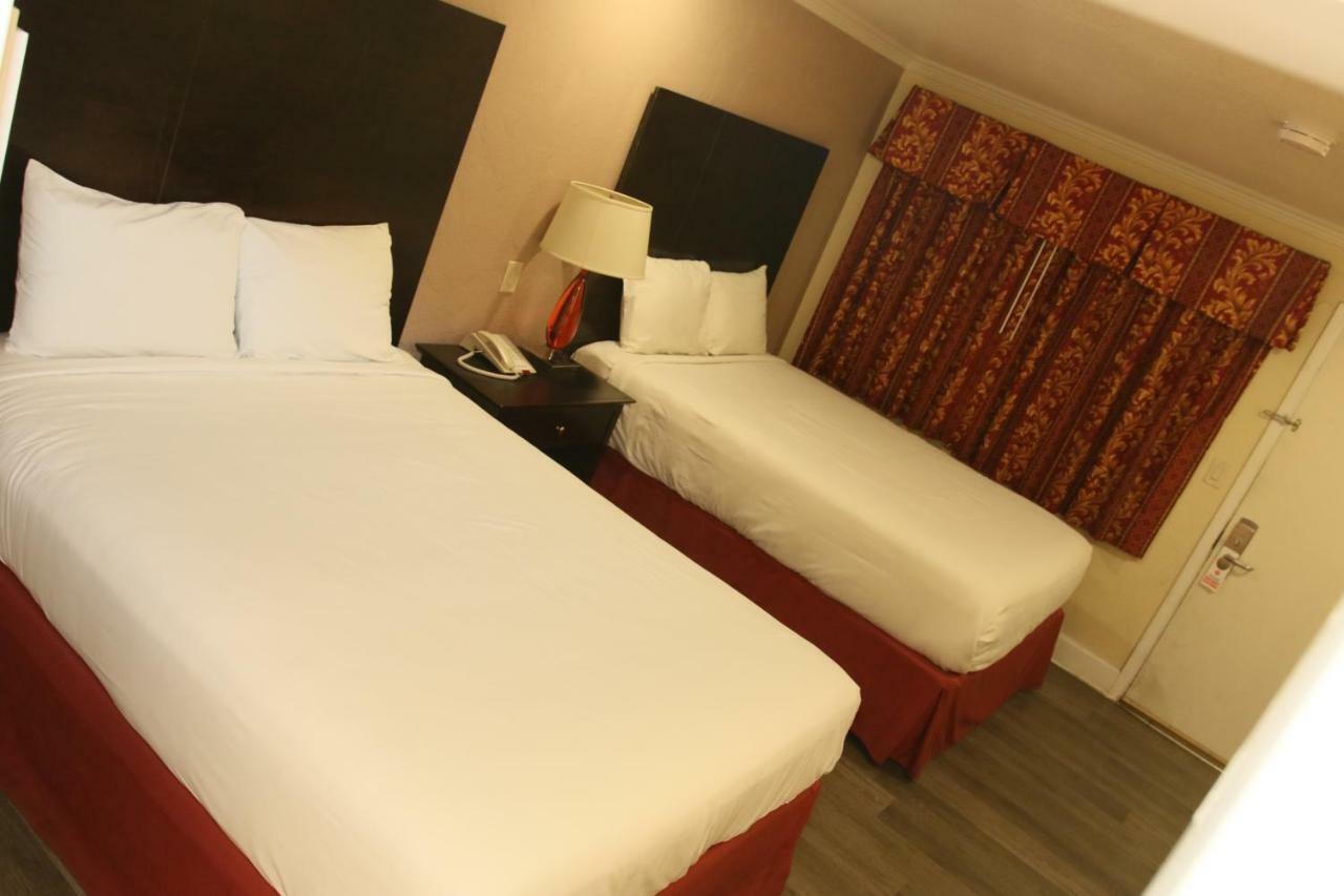 Town And Country Inn Santa Maria  Bagian luar foto