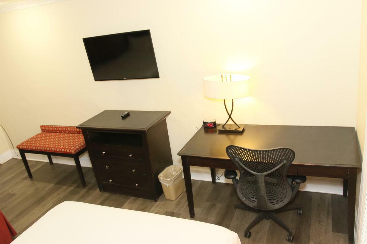 Town And Country Inn Santa Maria  Bagian luar foto