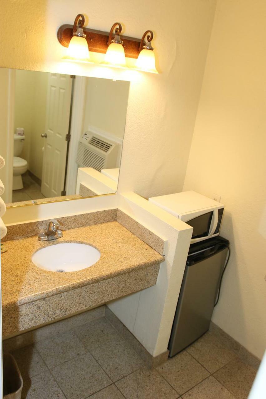 Town And Country Inn Santa Maria  Bagian luar foto