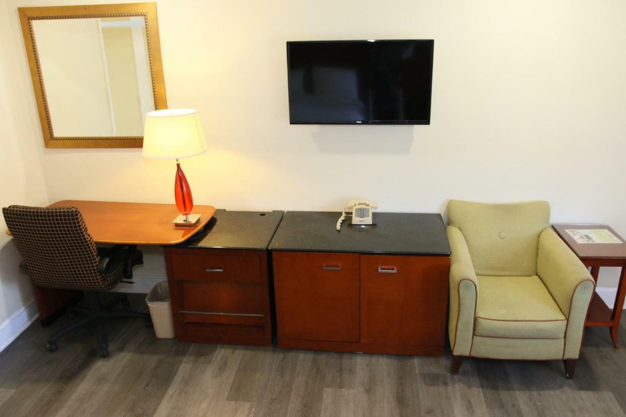 Town And Country Inn Santa Maria  Bagian luar foto