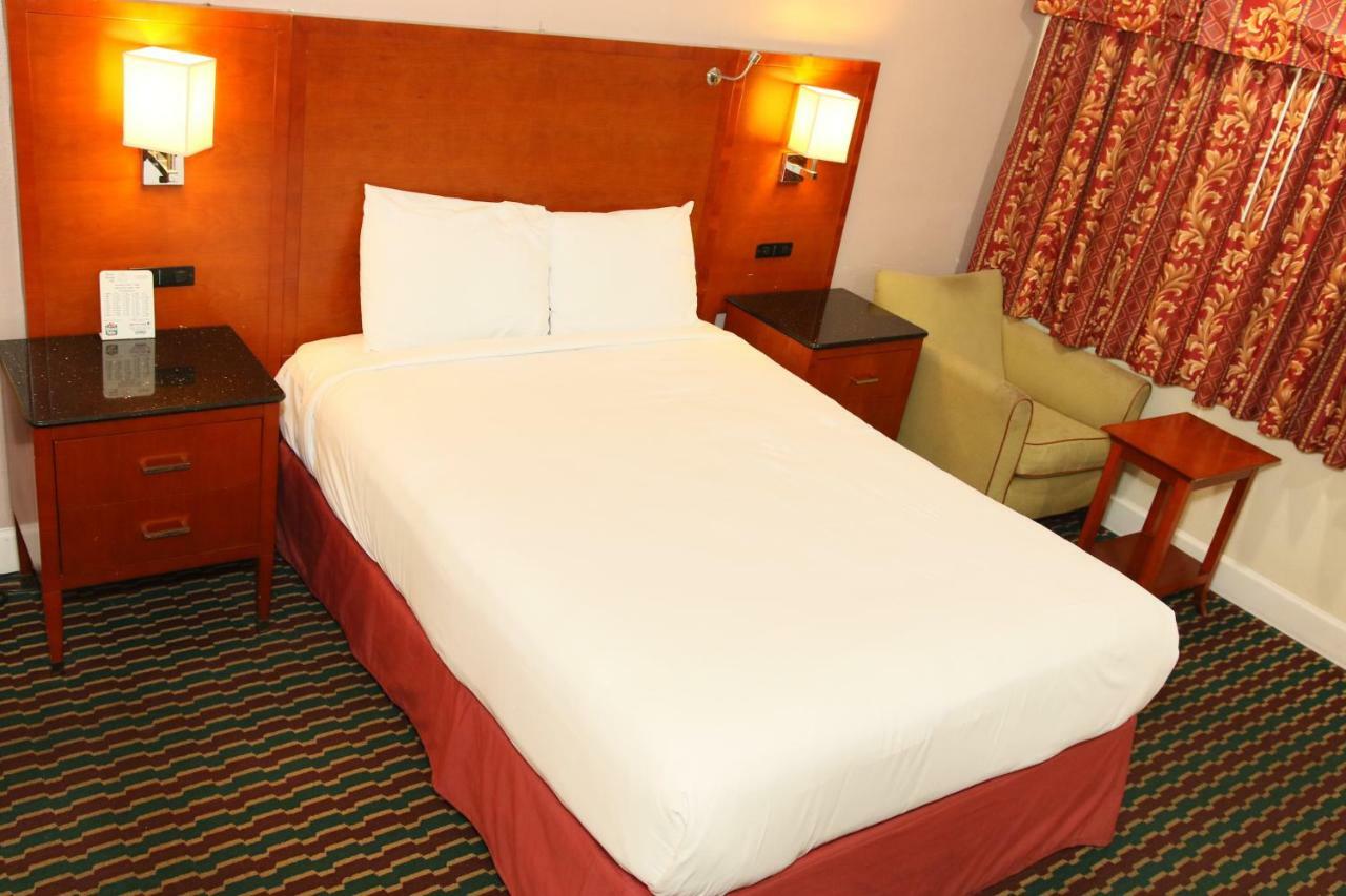 Town And Country Inn Santa Maria  Bagian luar foto