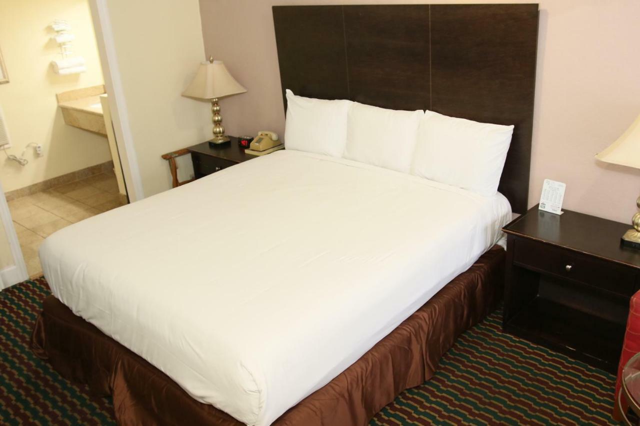Town And Country Inn Santa Maria  Bagian luar foto