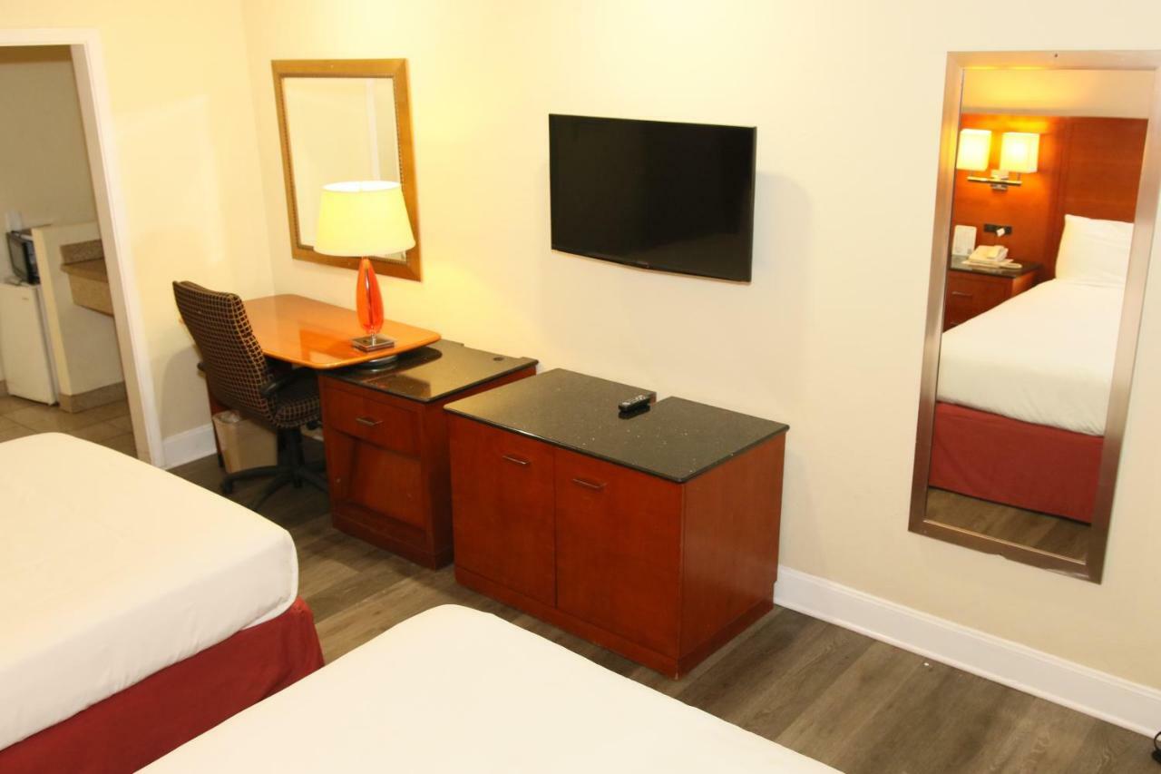 Town And Country Inn Santa Maria  Bagian luar foto