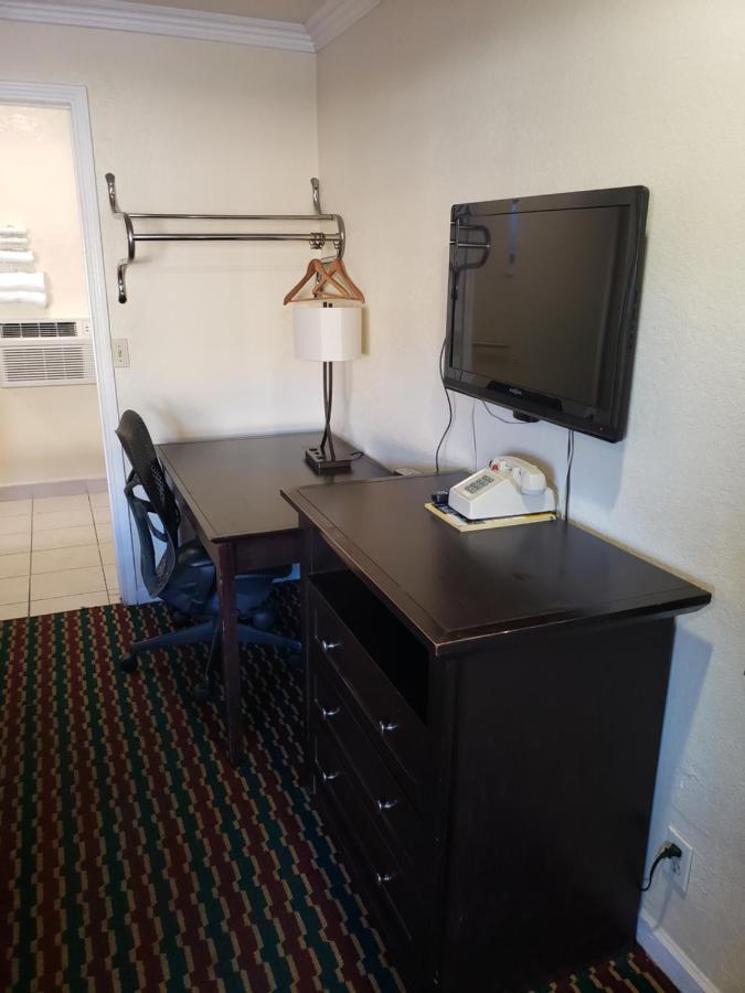 Town And Country Inn Santa Maria  Bagian luar foto